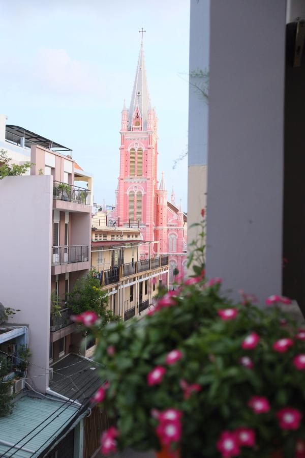 The Nguyens Cafe - Pink Church View Хошимин Экстерьер фото